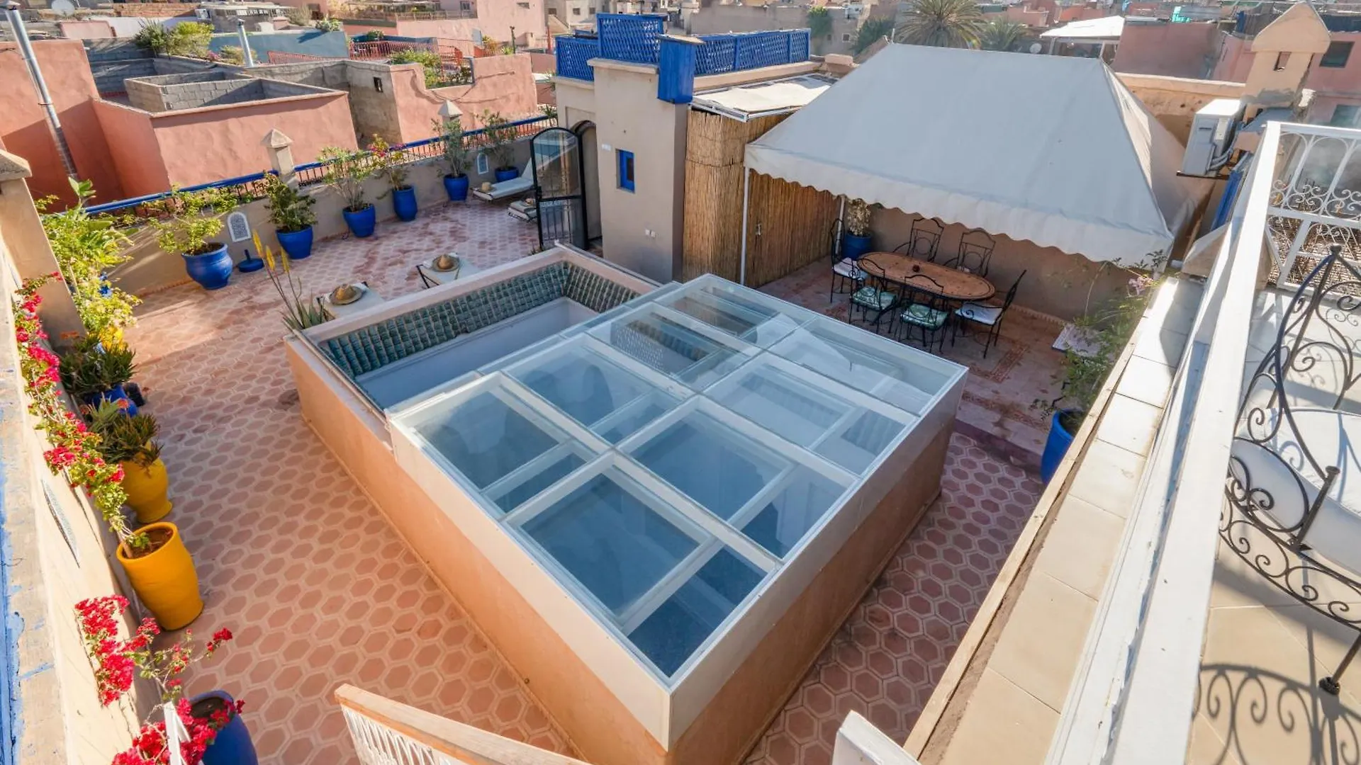 Riad Awinati Location Privatisee ,Piscine Chauffee , Beau Rooftop Marrakesh 3*,