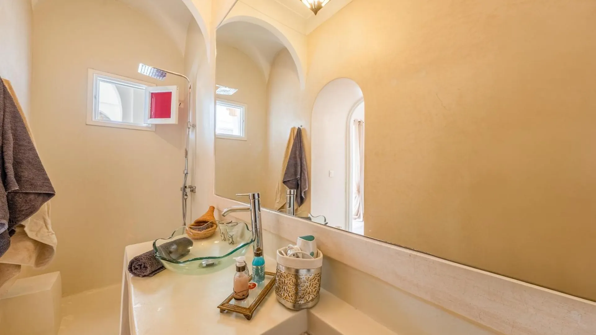Riad Awinati Location Privatisee ,Piscine Chauffee , Beau Rooftop Marrakesh 3*,  Morocco