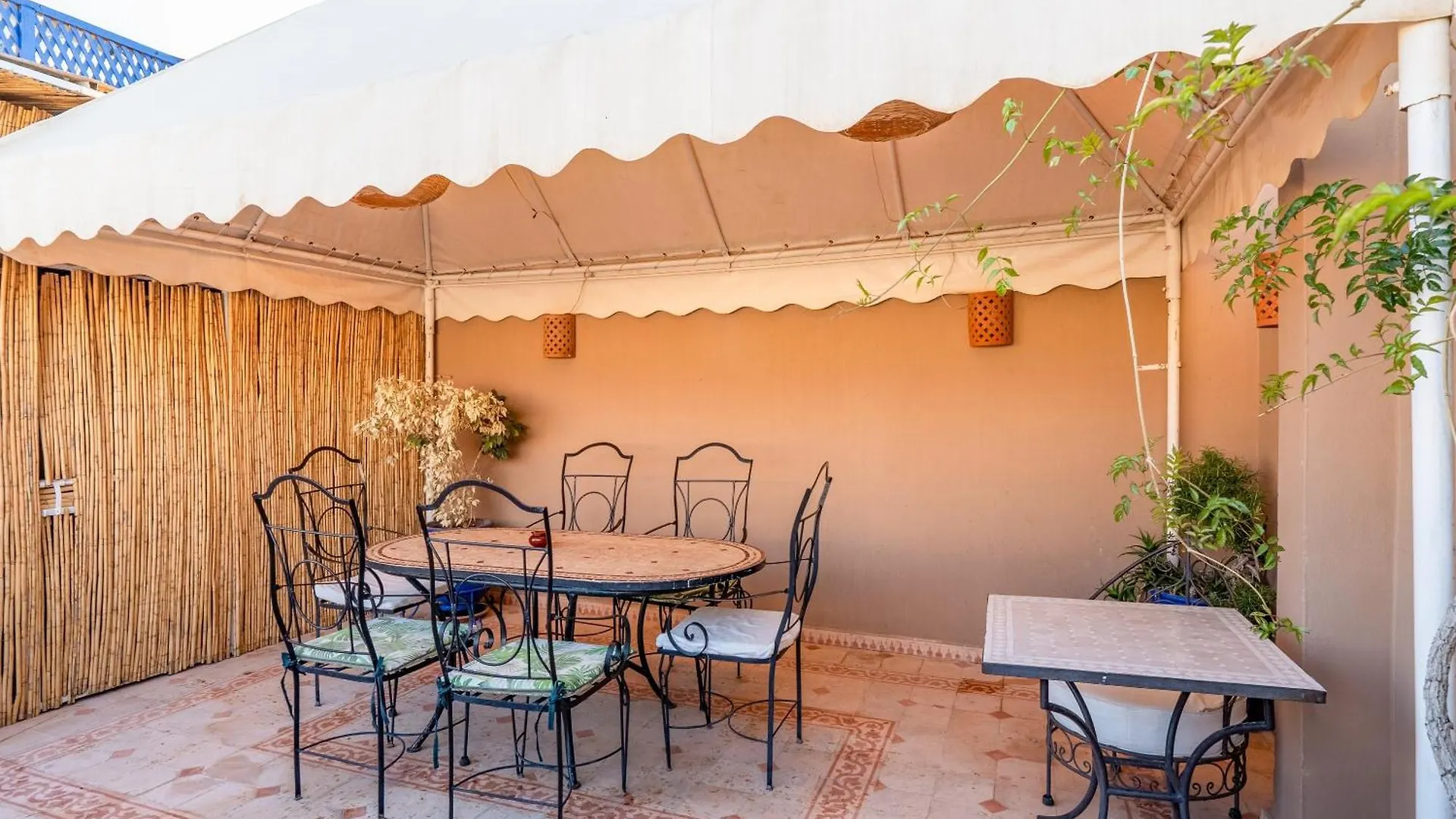 Riad Awinati Location Privatisee ,Piscine Chauffee , Beau Rooftop Marrakesh 3*,