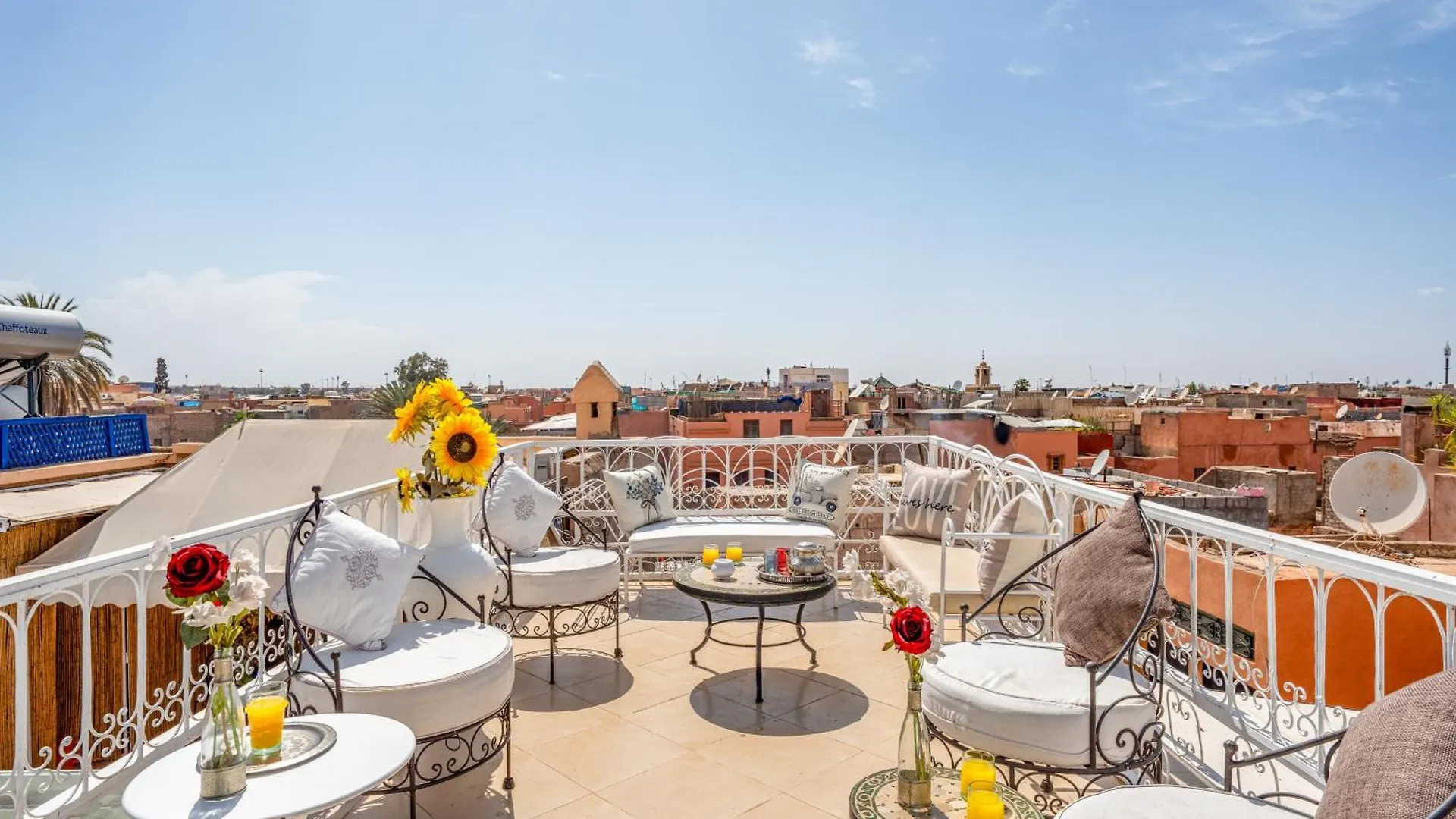 Riad Awinati Location Privatisee ,Piscine Chauffee , Beau Rooftop Marrakesh 3*,