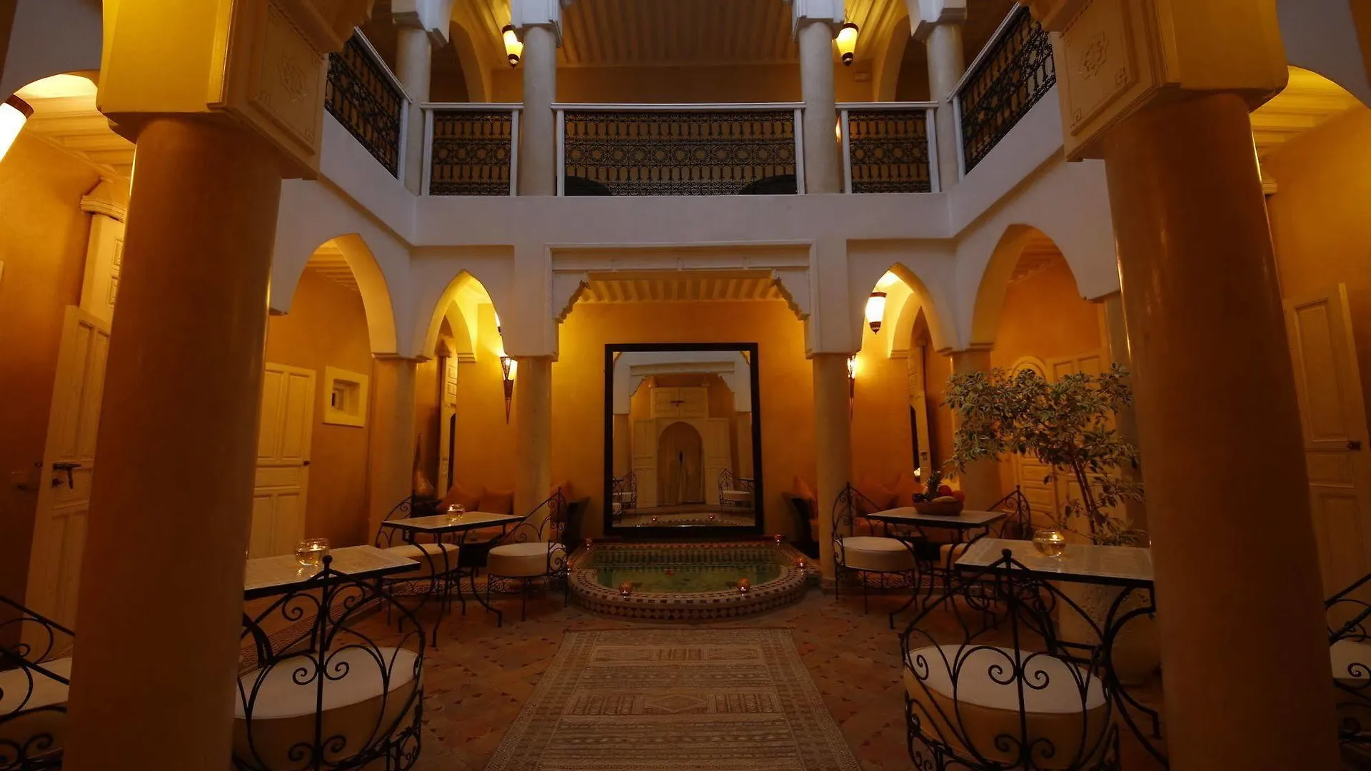 Riad Awinati Location Privatisee ,Piscine Chauffee , Beau Rooftop Marrakesh