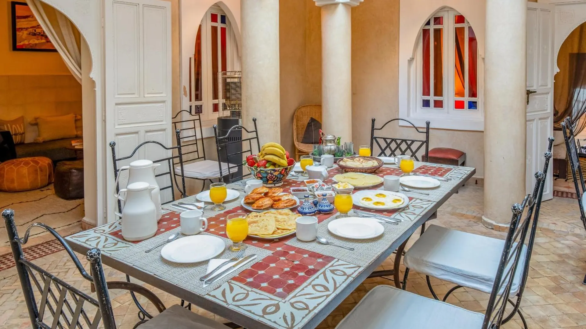 Riad Awinati Location Privatisee ,Piscine Chauffee , Beau Rooftop Marakeş Fas