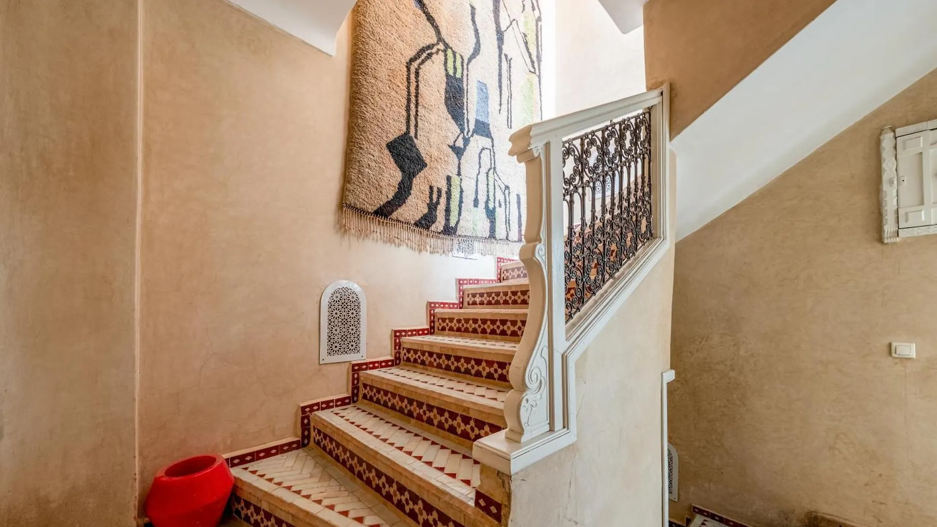 Riad Awinati Location Privatisee ,Piscine Chauffee , Beau Rooftop Marakeş 3*,  Fas