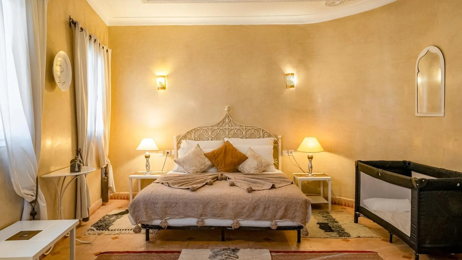 Riad Awinati Location Privatisee ,Piscine Chauffee , Beau Rooftop Marakeş