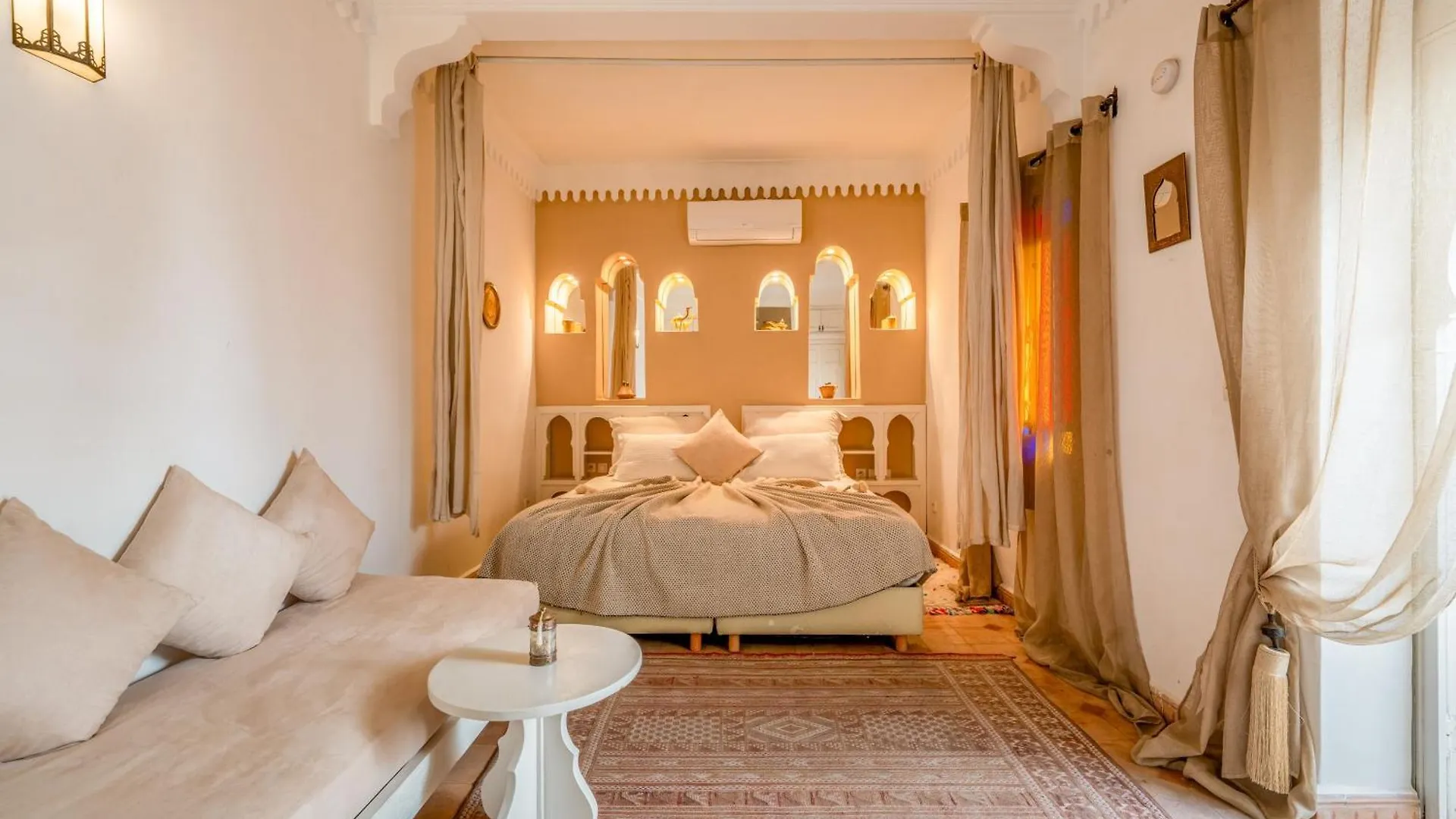 Riad Awinati Location Privatisee ,Piscine Chauffee , Beau Rooftop Marakeş 3*,  Fas