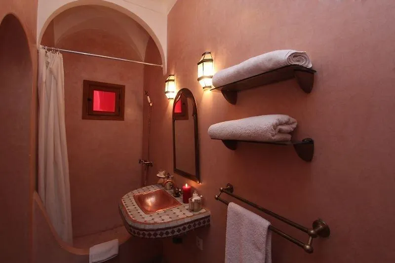 ***  Riad Awinati Location Privatisee ,Piscine Chauffee , Beau Rooftop Marakeş Fas