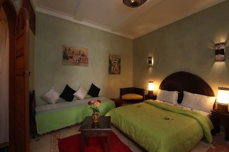 ***  Riad Awinati Location Privatisee ,Piscine Chauffee , Beau Rooftop Marakeş Fas