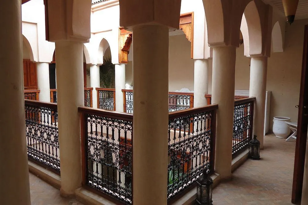 Riad Awinati Location Privatisee ,Piscine Chauffee , Beau Rooftop Marrakesh Morocco