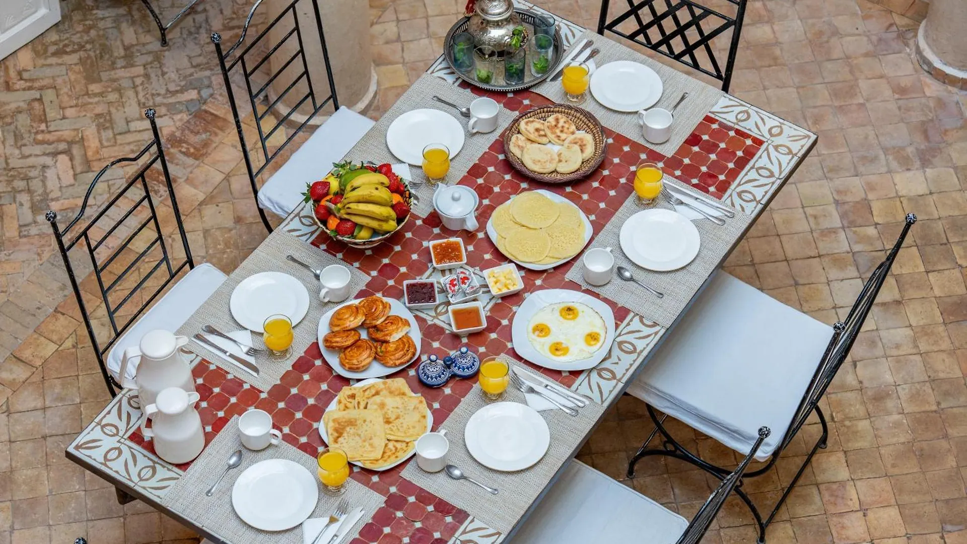 Riad Awinati Location Privatisee ,Piscine Chauffee , Beau Rooftop Marrakesh