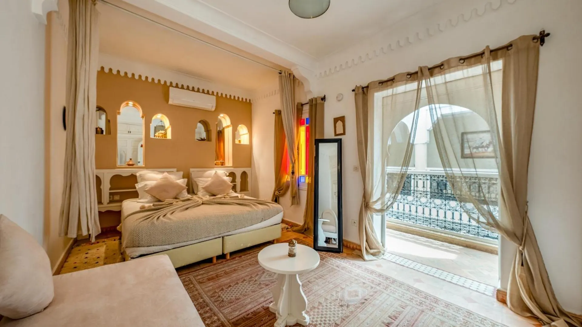 Riad Awinati Location Privatisee ,Piscine Chauffee , Beau Rooftop Marrakesh