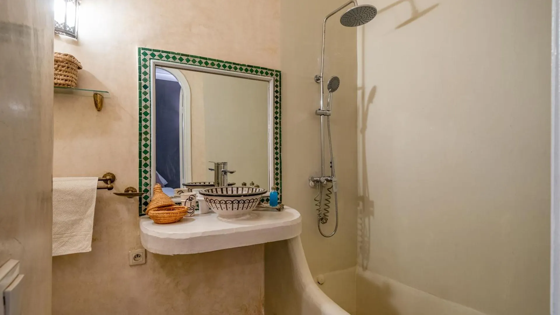 Riad Awinati Location Privatisee ,Piscine Chauffee , Beau Rooftop Marrakesh