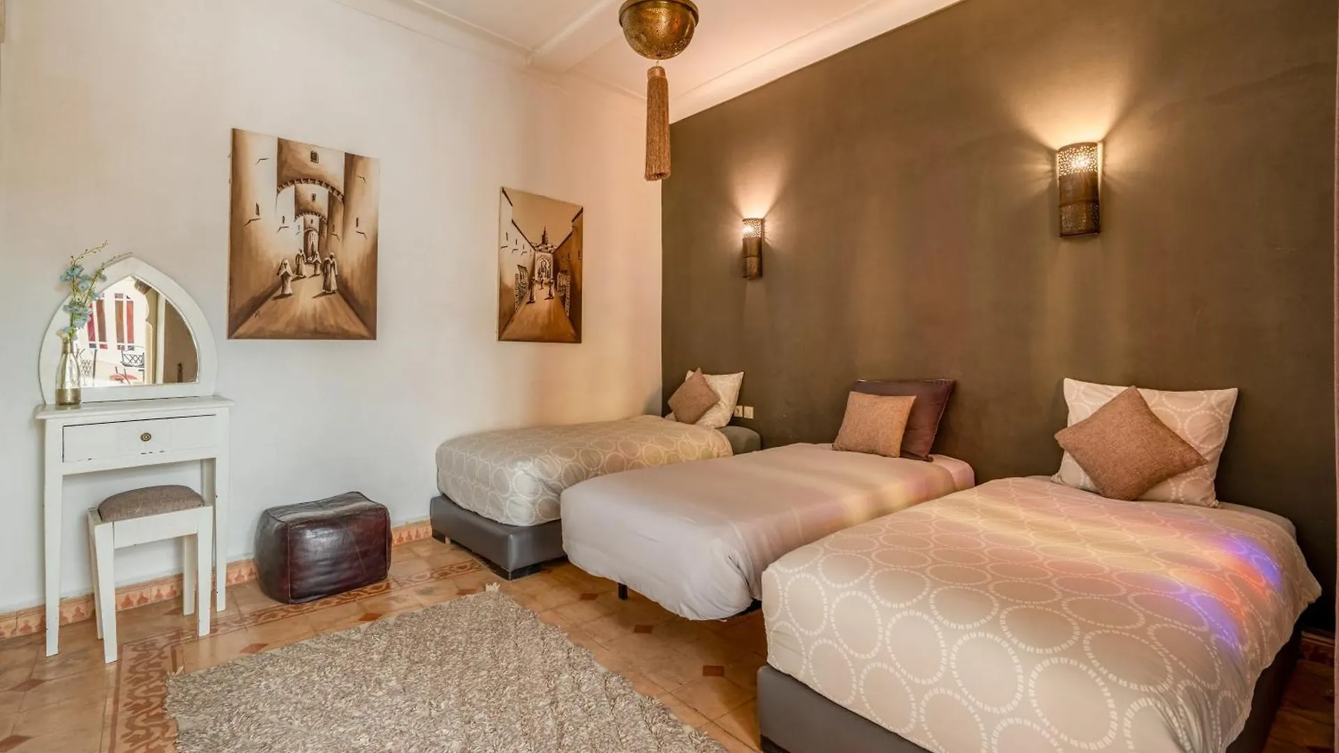 Riad Awinati Location Privatisee ,Piscine Chauffee , Beau Rooftop Marrakesh 3*,
