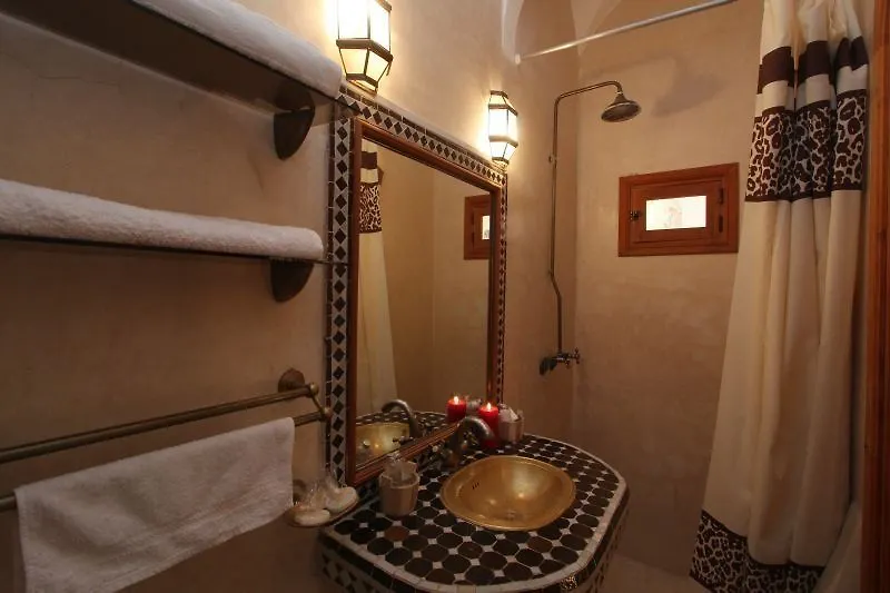 Riad Awinati Location Privatisee ,Piscine Chauffee , Beau Rooftop Marrakesh 3*,